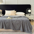 Kuscheldecke mit Herzmuster – Ansicht 7