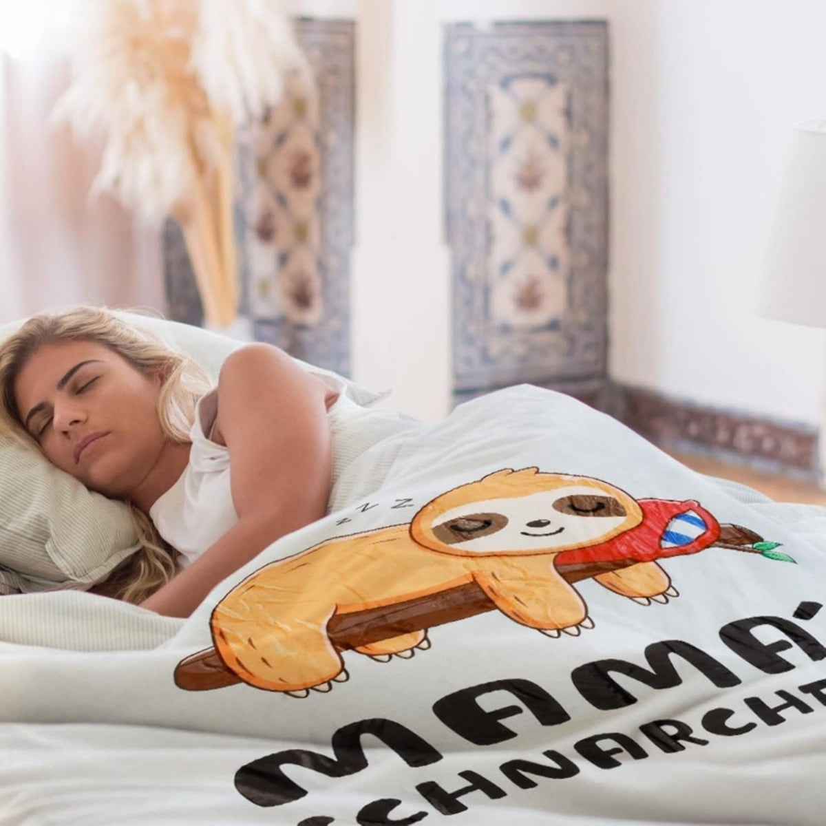 Kuscheldecke Mama's Schnarchecke mit Faultier – Ansicht 3